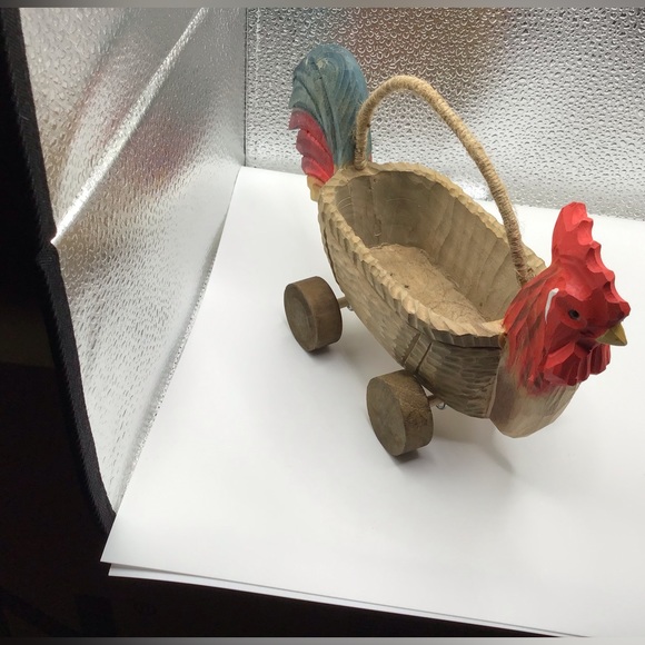 NWOT Perfect Spring Decoration Stunning Rooster on Wheels - Picture 2 of 3